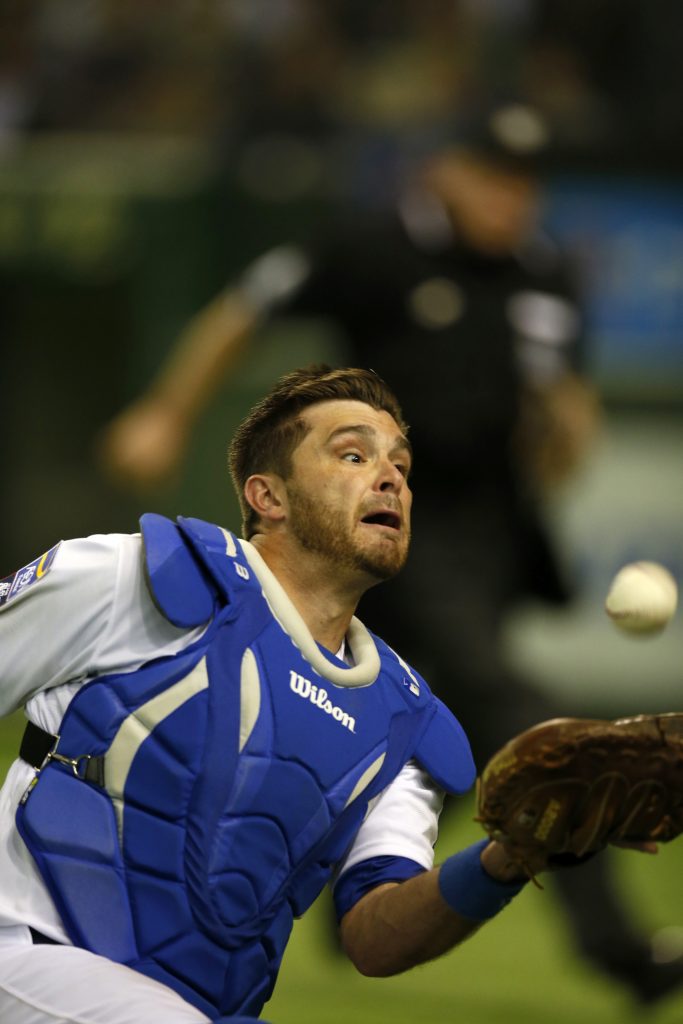 Drew Butera: "I got this." (Yuki Taguchi/MLB Photos) 