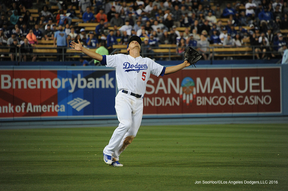 Corey Seager stands tall at shortstop, but he's still looking up at the top five in the NL All-Star balloting. 