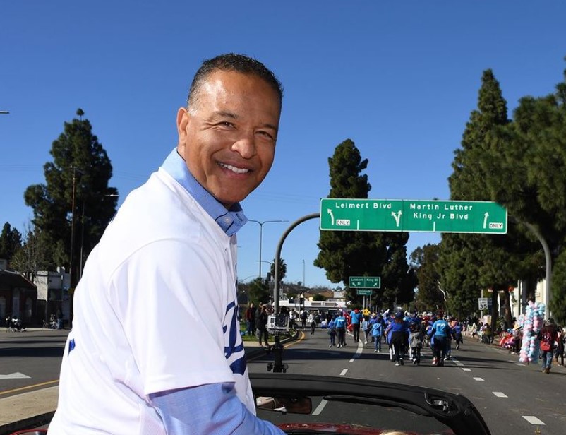 Dodgers: Manager Dave Roberts Father Passes Away